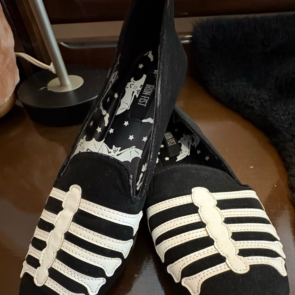 Iron Fist Black and White Bone Flats - Picture 6 of 7